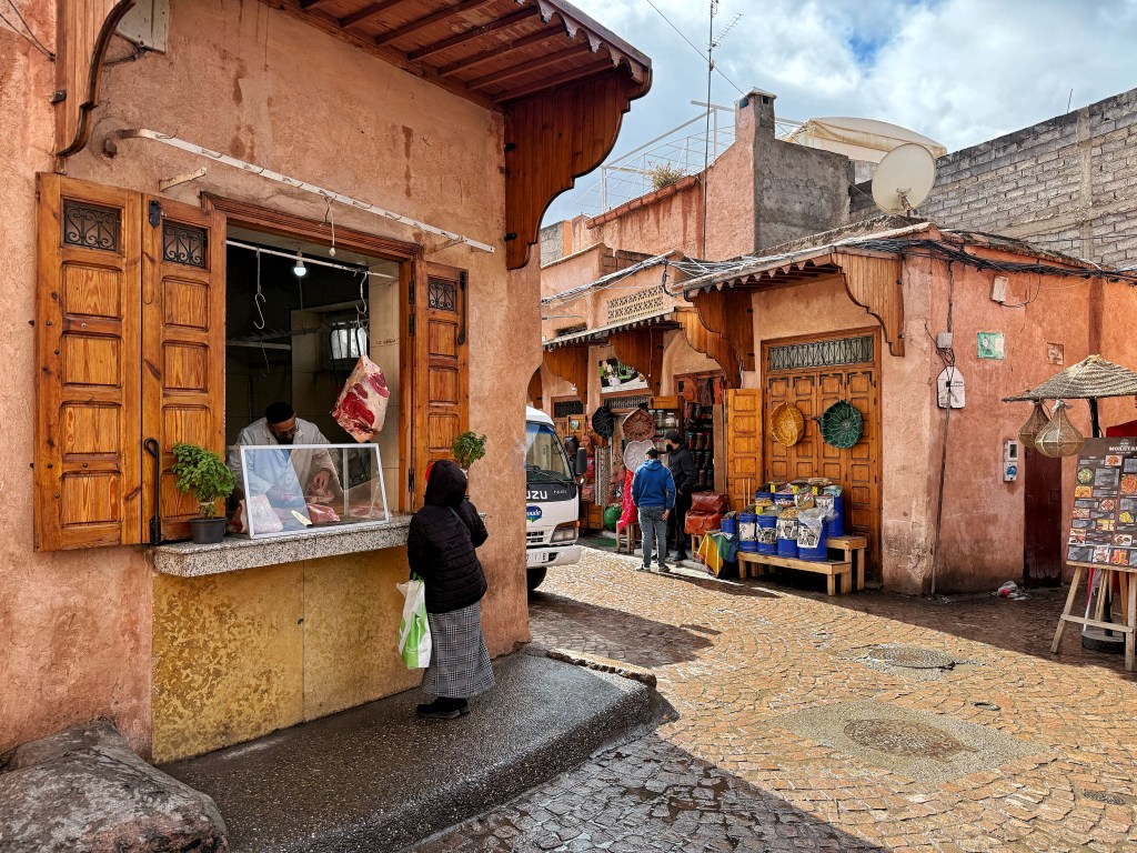 3 Easy Ways to Support Locals when Traveling